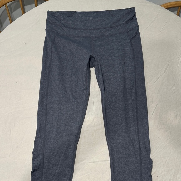 Athleta Gray Cropped Leggings Ruched Side Size M - Picture 1 of 5